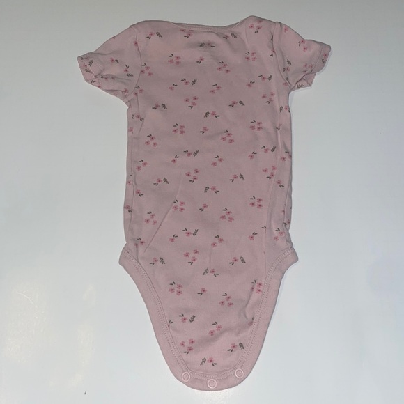Carter’s pink floral onesie, size 6-9 months. - Picture 2 of 2